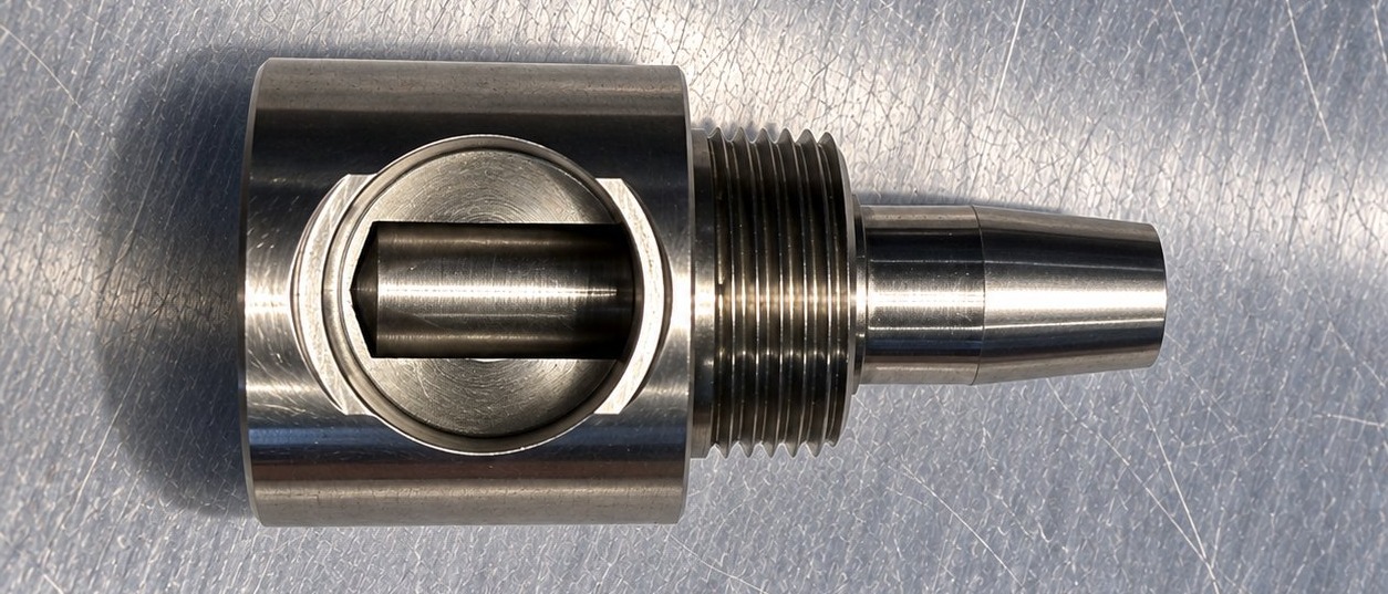 Turned and milled threaded fitting